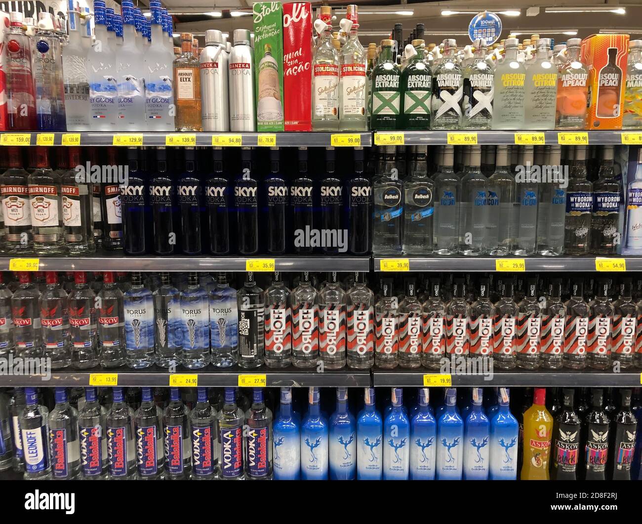 28 octobre 2020. São Paulo, SP, Brésil. Stock de champagnes et vins vendus dans un supermarché à São Paulo. Banque D'Images