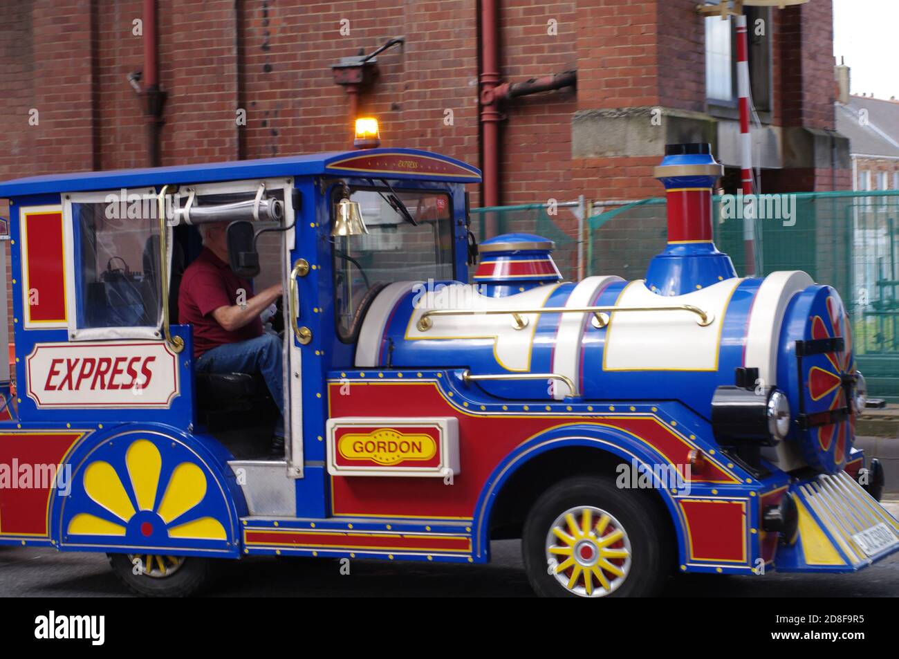 Hull Land train, traversée de la rivière Hull au-dessus du pont Drypool, Angleterre, Royaume-Uni Banque D'Images