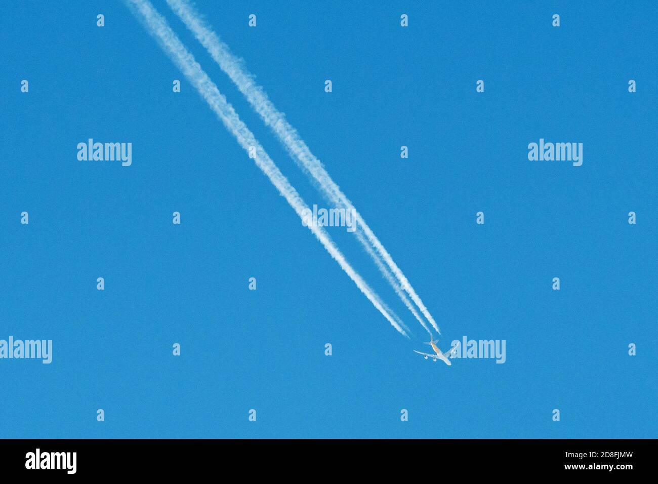 Richmond, Colombie-Britannique, Canada. 22 mai 2020. Contrailles d'un Boeing 747 Polar Air Cargo à une altitude de croisière au-dessus de Vancouver, Canada. Crédit : Bayne Stanley/ZUMA Wire/Alay Live News Banque D'Images