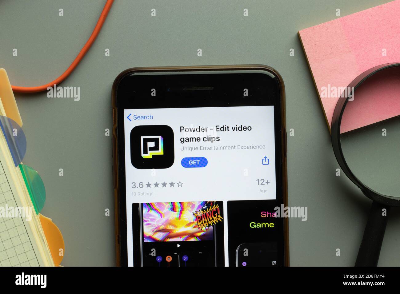 New York, Etats-Unis - 26 octobre 2020 : montage en poudre de clips de jeux vidéo logo de l'application mobile sur l'écran du téléphone gros plan, éditorial Banque D'Images