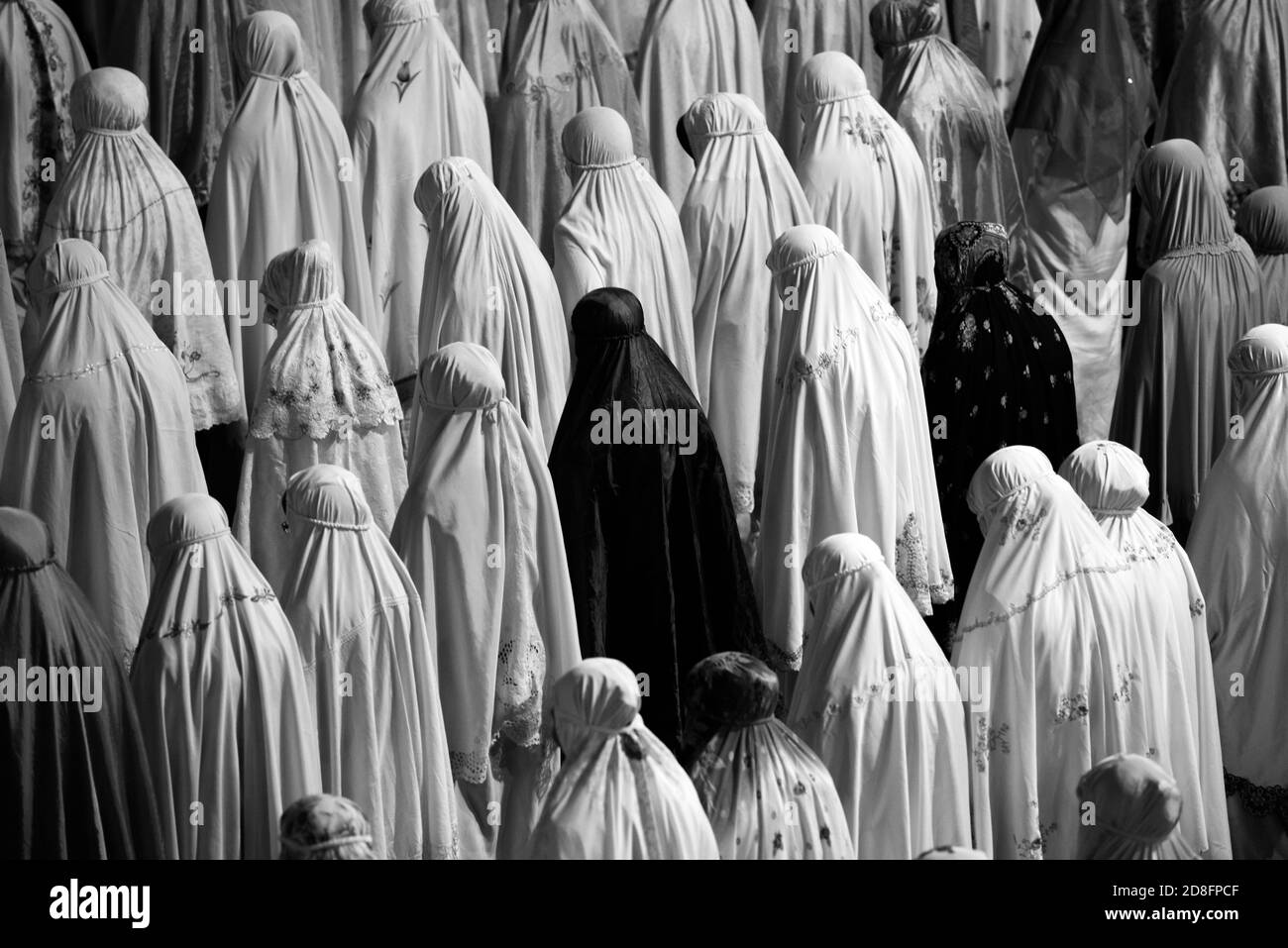 Les musulmans indonésiens prient à la mosquée Istiqlal, Jakarta, Indonésie, les 2015 et 07-08 Banque D'Images