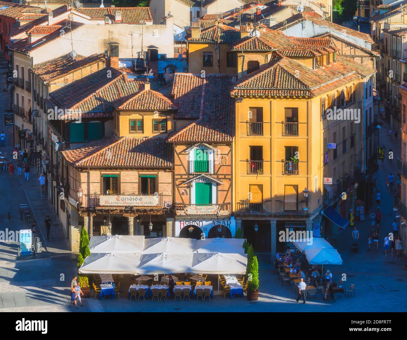 Le populaire Meson de Candido à Plaza Azoguejo, Segovia, province de Segovia, Castille et Leon, Espagne. Le restaurant est spécialisé dans la cuisine traditionnelle de Ségovie Banque D'Images
