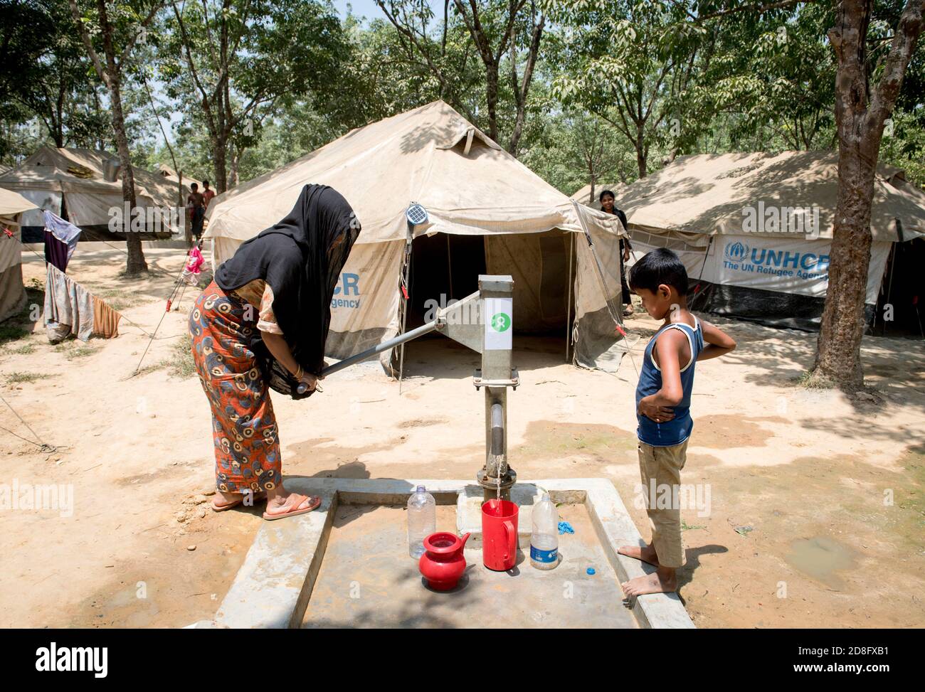 Vue sur le centre de transit de Kutupalong. Plus de 650,000 Rohingya ont traversé la frontière avec le Bangladesh depuis août de l'année dernière, fuyant la violence. Banque D'Images