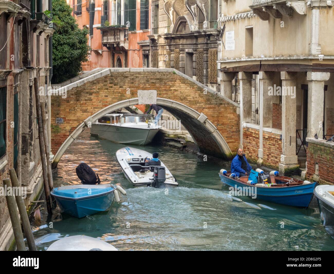 Le Ponte Santa Maria Nova est un joli pont piétonnier à Cannaregio - Venise, Vénétie, Italie Banque D'Images
