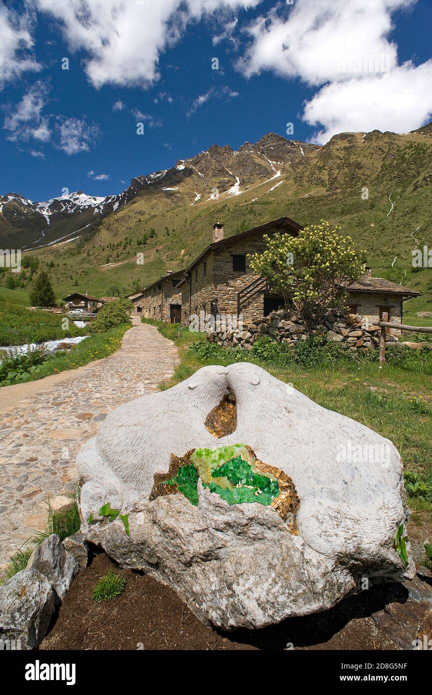 Valle di Viso (BS), alta Valcamonica, le case di Viso. piccolo tipico borgo rurale Banque D'Images