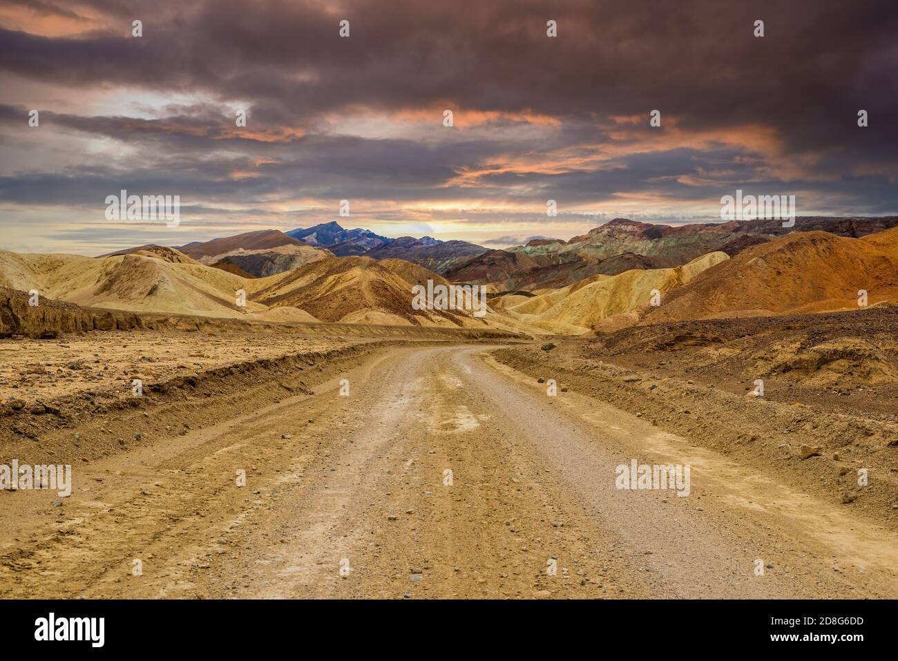 Vue panoramique sur badlands multicolores à l'équipe de vingt Mule Canyon, Death Valley National Park, California, USA Banque D'Images