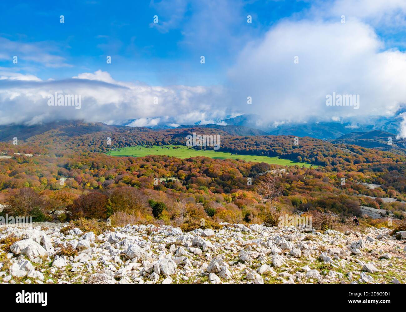 Monte Gennaro (Italie) - également connu sous le nom de Monte Zappi, sommet dans les monts Monti Lucretili, à 1271 mètres, est le plus haut sommet visible de Rome Banque D'Images