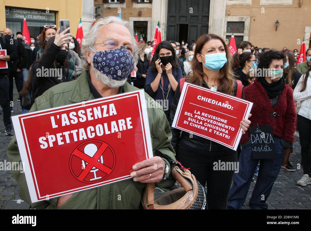 Rome, Italie. 30 octobre 2020. Rome, protestation à Montecitorio, des travailleurs du divertissement contre les mesures mises en œuvre par le nouveau DPCM qui exigent la fermeture de salles et cinémas en photo: Crédit: Agence de photo indépendante/Alamy Live News Banque D'Images