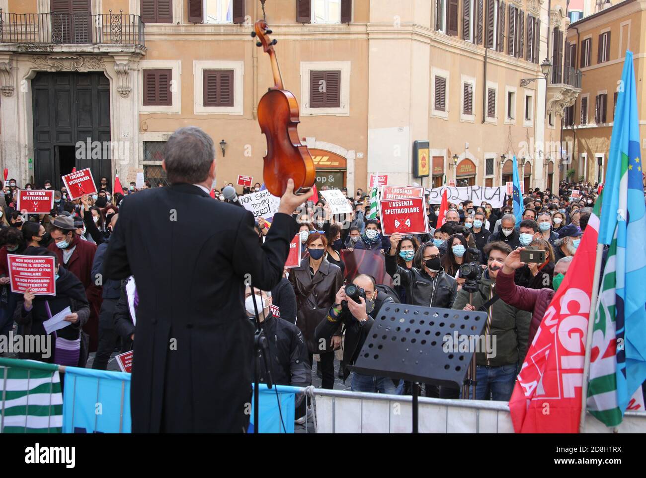 Rome, Italie. 30 octobre 2020. Rome, protestation à Montecitorio, des travailleurs du divertissement contre les mesures mises en œuvre par le nouveau DPCM qui exigent la fermeture de salles et cinémas en photo: Crédit: Agence de photo indépendante/Alamy Live News Banque D'Images