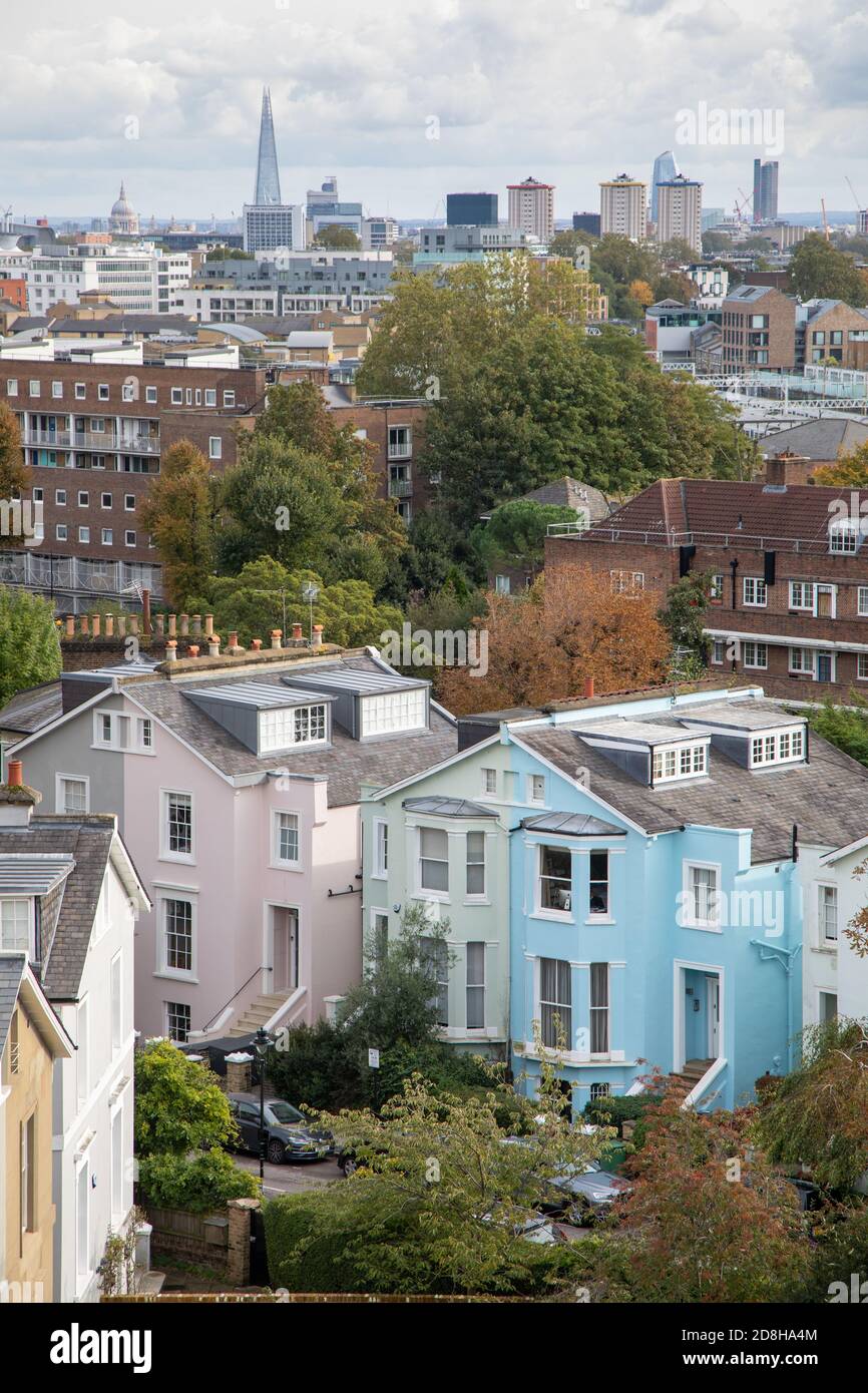 La banlieue nord-ouest de Londres de Belsize Park photographiée depuis un balcon haut. Banque D'Images