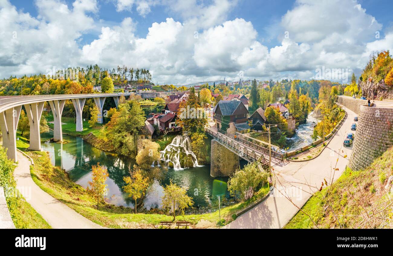 Paysage rural avec le village de Rastoke près de Slunj en Croatie Banque D'Images