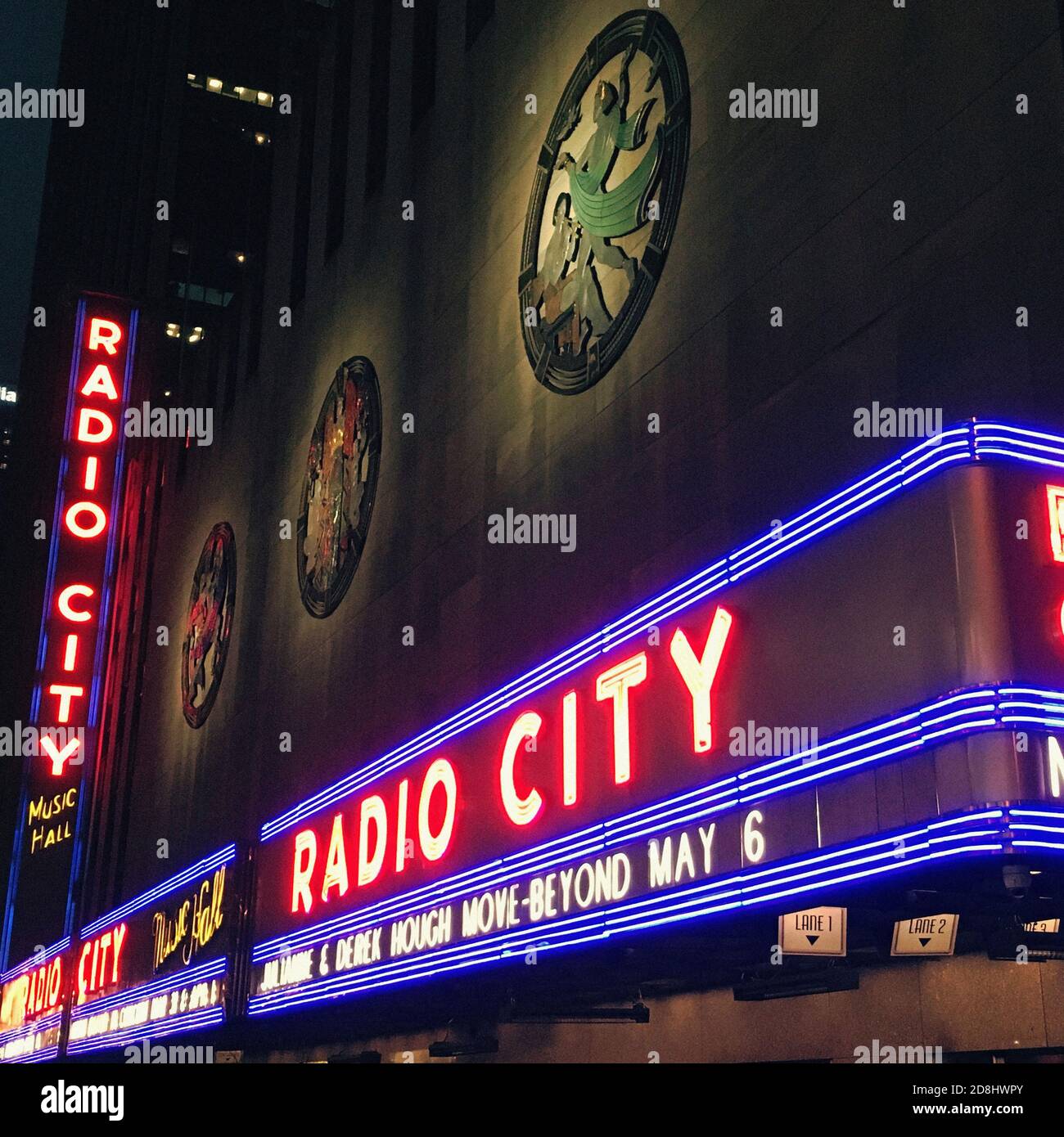 Le Radio City Music Hall de nuit, New York City, New York, USA Photo Stock  - Alamy
