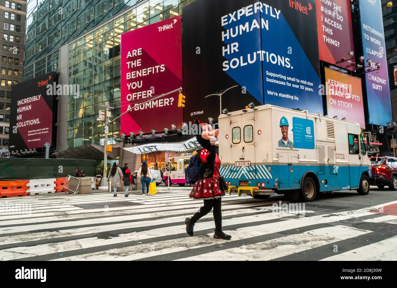 Publicité pour la société d'externalisation des ressources humaines basée sur le cloud TriNet à Times Square à New York le jeudi 22 octobre 2020. (© Richard B. Levine) Banque D'Images