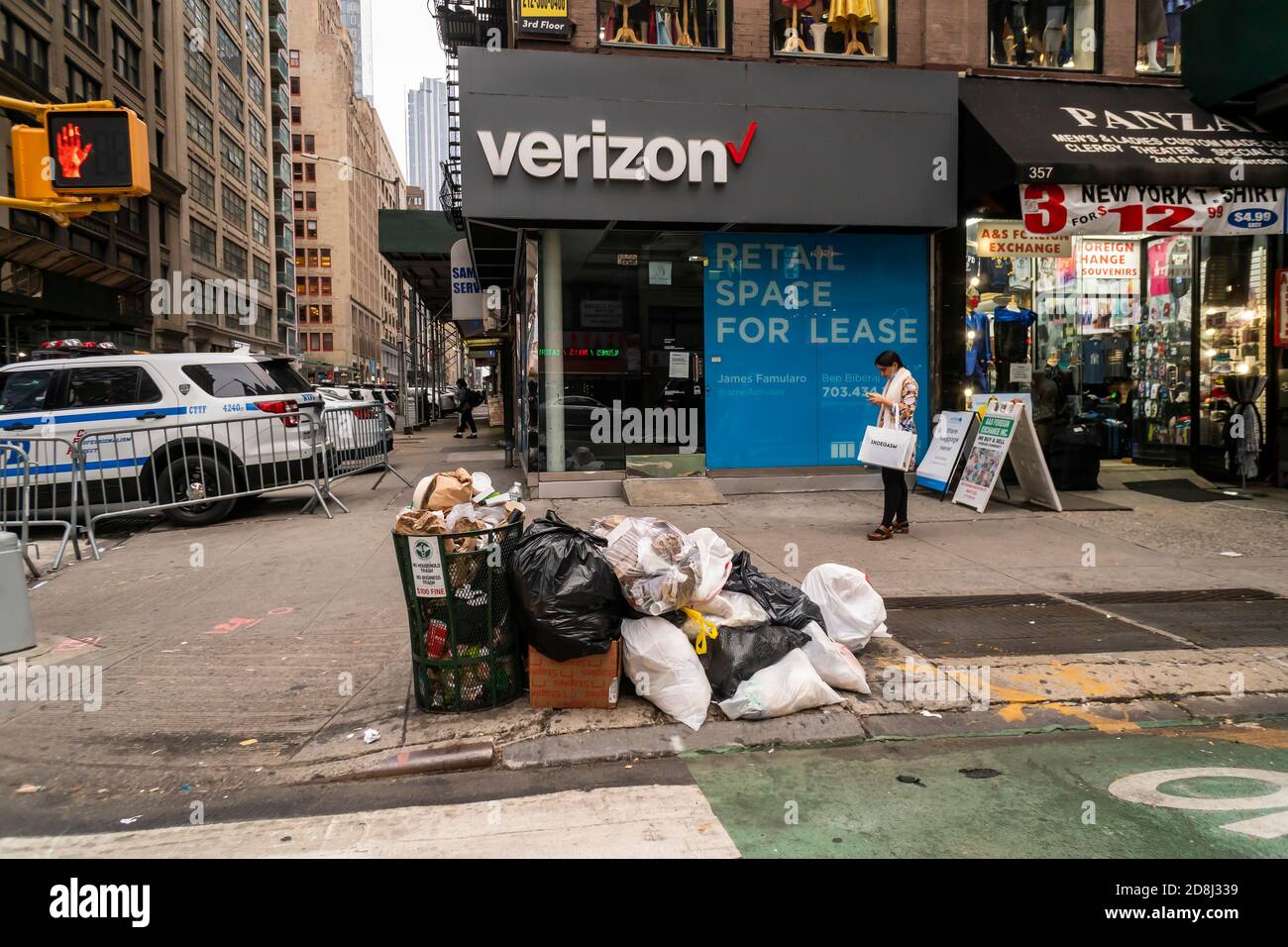 Un magasin Verizon Wireless fermé à Chelsea, à New York, le jeudi 22 octobre 2020. (© Richard B. Levine) Banque D'Images