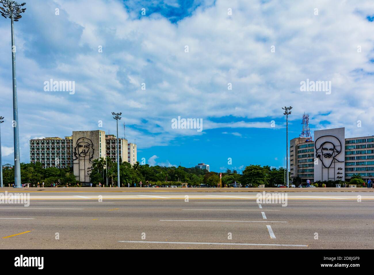 Che Guevara à l'avant du Ministère de l'intérieur Bâtiment et Musée postal numismatique de Cuba avec l'image De la guérilla Camilo Cienfuegos o Banque D'Images