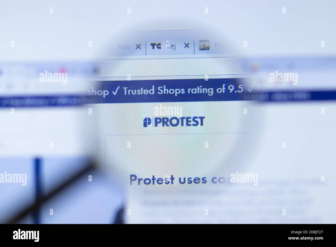 New York, Etats-Unis - 26 octobre 2020 : site Internet de la société Proventake Sportswear avec logo en gros plan, Editorial Banque D'Images