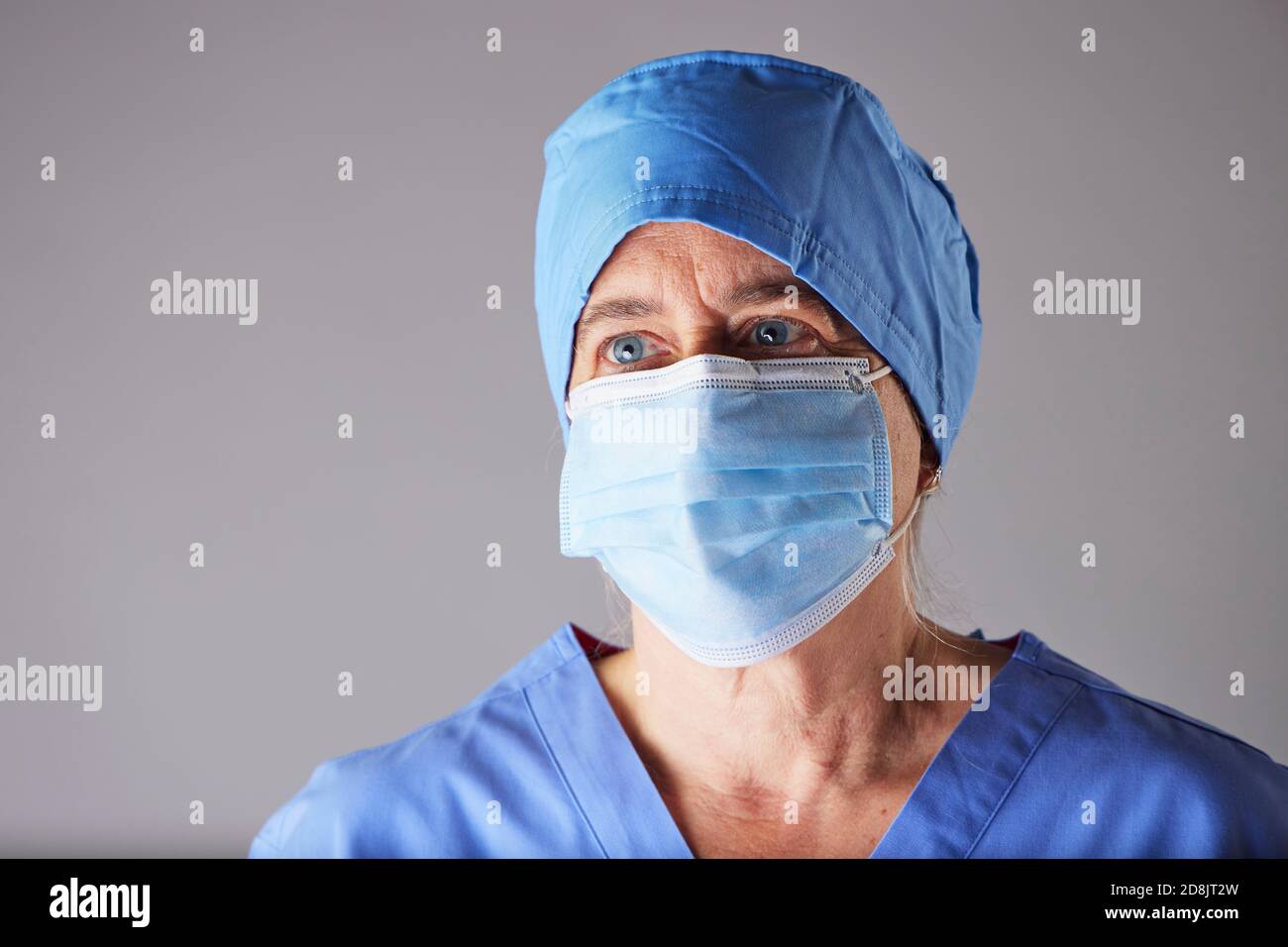 Infirmière portant un masque et des exfoliants le vendredi 30 octobre 2020 (Rick Osentoski) Banque D'Images