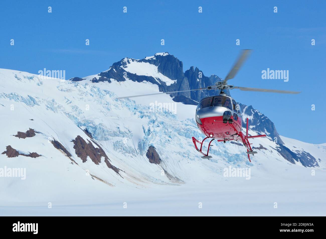 Atterrissage d'hélicoptère sur le glacier de Mendenhall en Alaska Banque D'Images