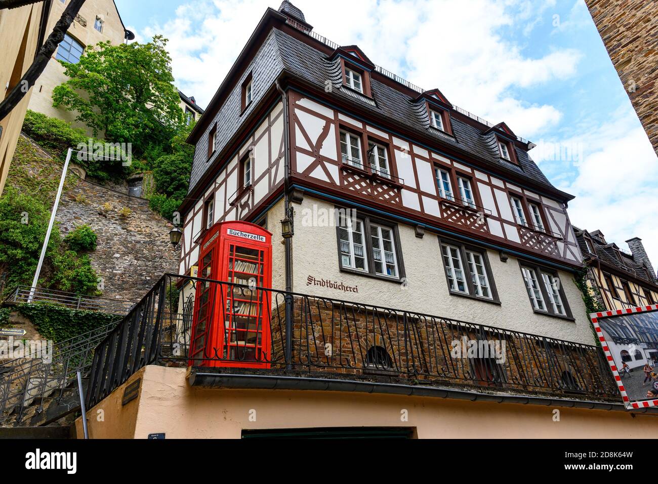 18 juillet 2020 : Cochem. Belle ville historique sur la romantique Moselle, la Moselle. Vue sur la ville, maison à colombages, maisons. Rhénanie-Palatinat, allemand Banque D'Images