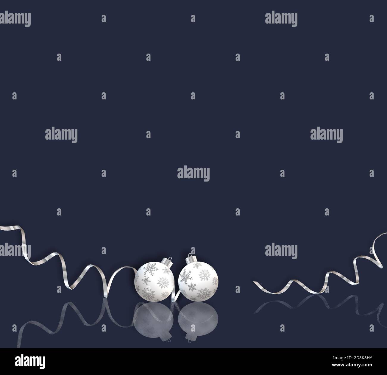 Symboles argent de Noël. Boules de Noël, confetti avec réflexion sur fond bleu. Rendu 3D. Placer pour le texte Banque D'Images