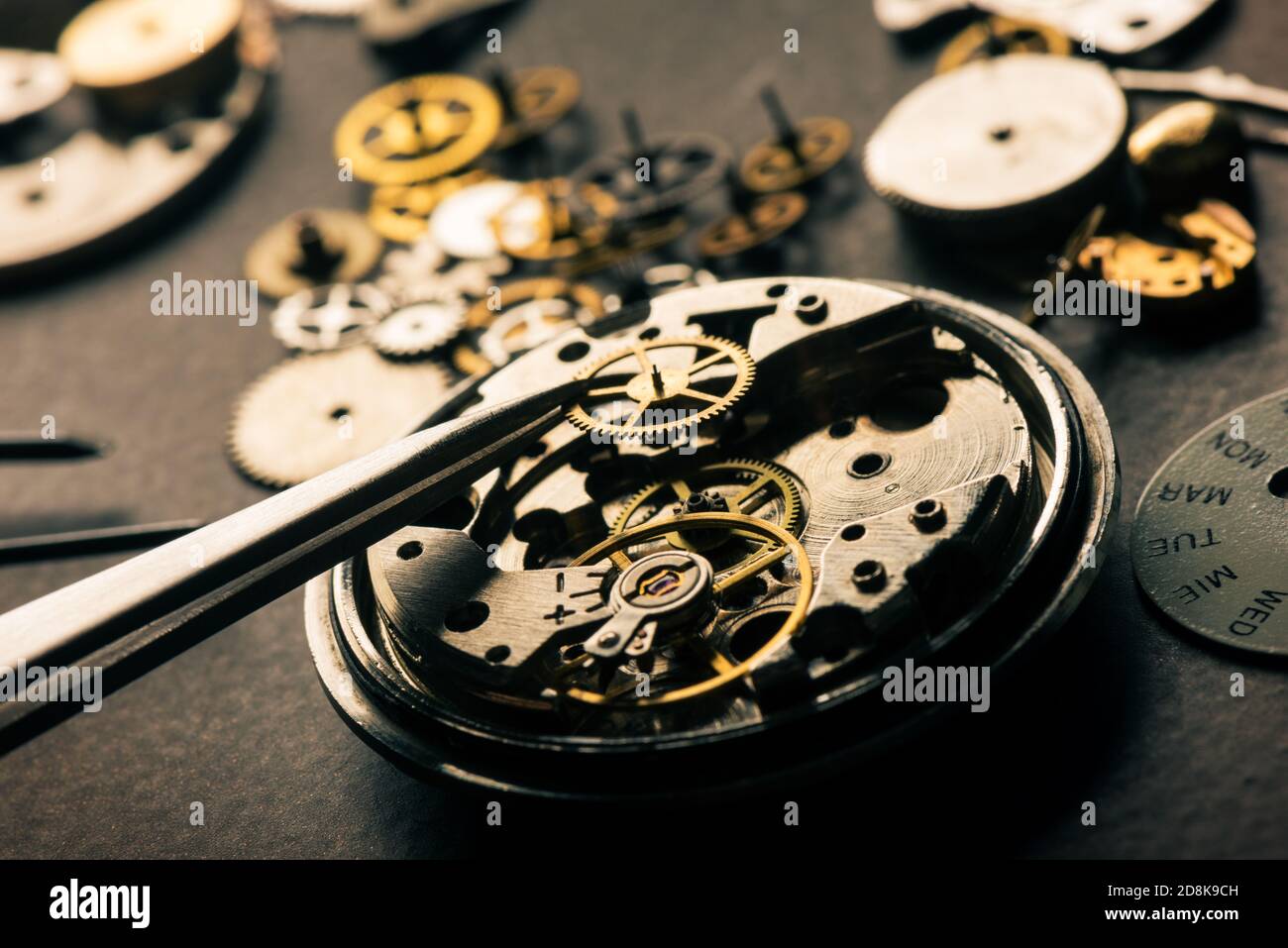 concept de réparation de montre mécanique. gros plan sur les pièces de montre  mécanique Photo Stock - Alamy