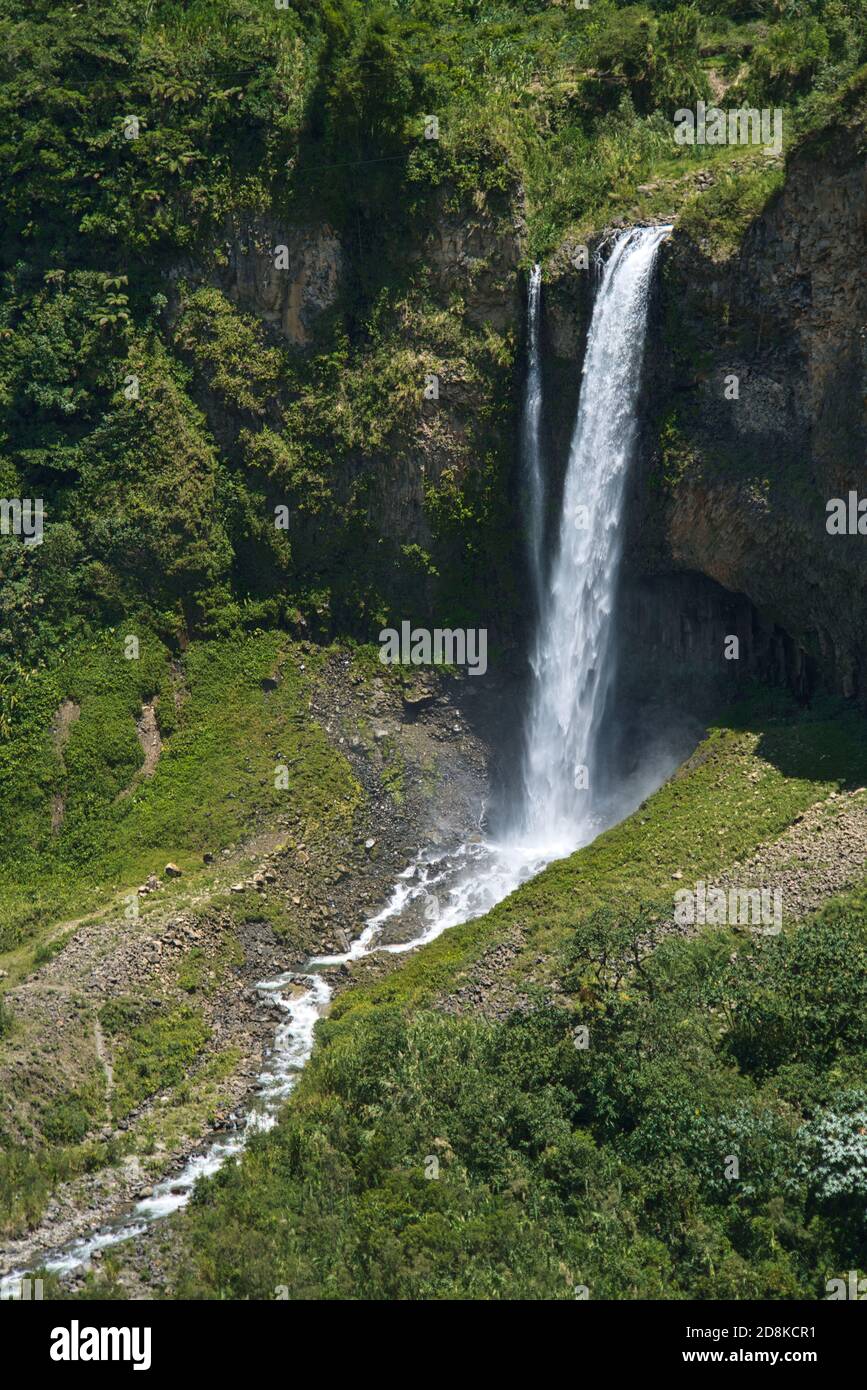 Une des cascades de 'ruta de las cascadas' près de Banos, en Equateur Banque D'Images