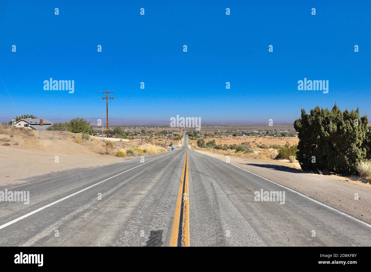 Route vide à Littlerock en Californie Banque D'Images