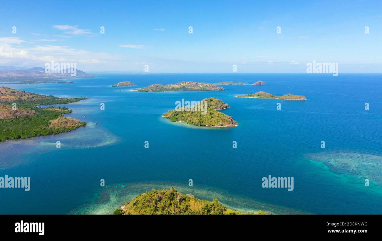 Îles avec des plages de sable et de l'eau d'azur. Lambang Island, Buguias Island. Zamboanga, Mindanao, Philippines. Banque D'Images