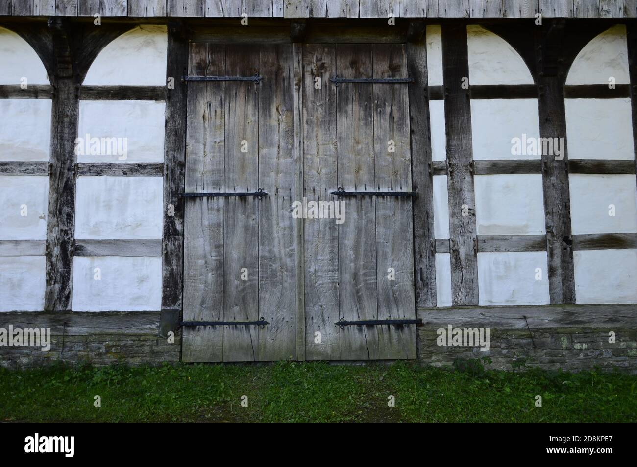 Ancienne porte d'un bâtiment de ferme dans le musée en plein air de Detmold, Allemagne Banque D'Images