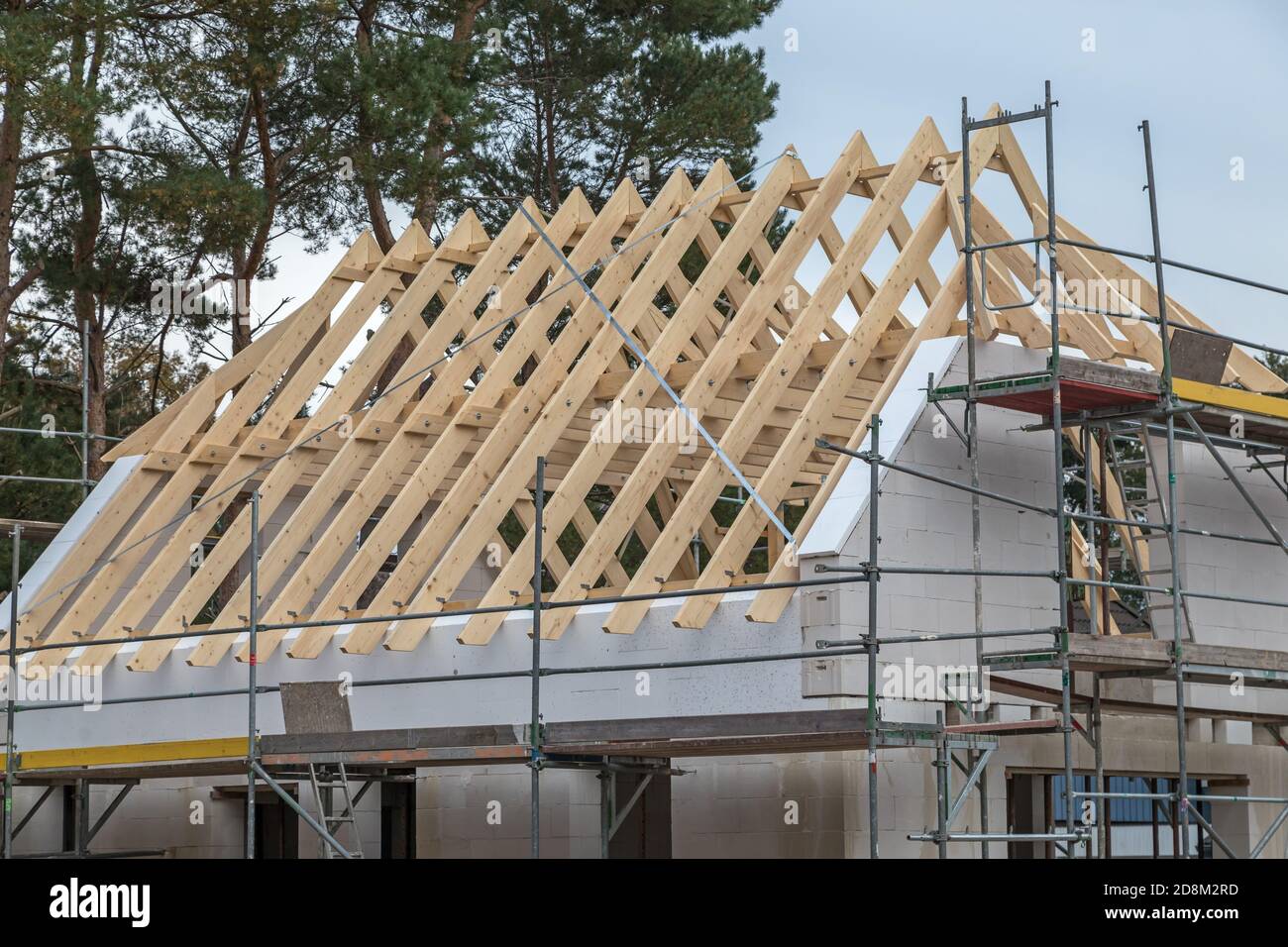 chantier de construction d'une maison individuelle avec treillis de toit en bois Banque D'Images
