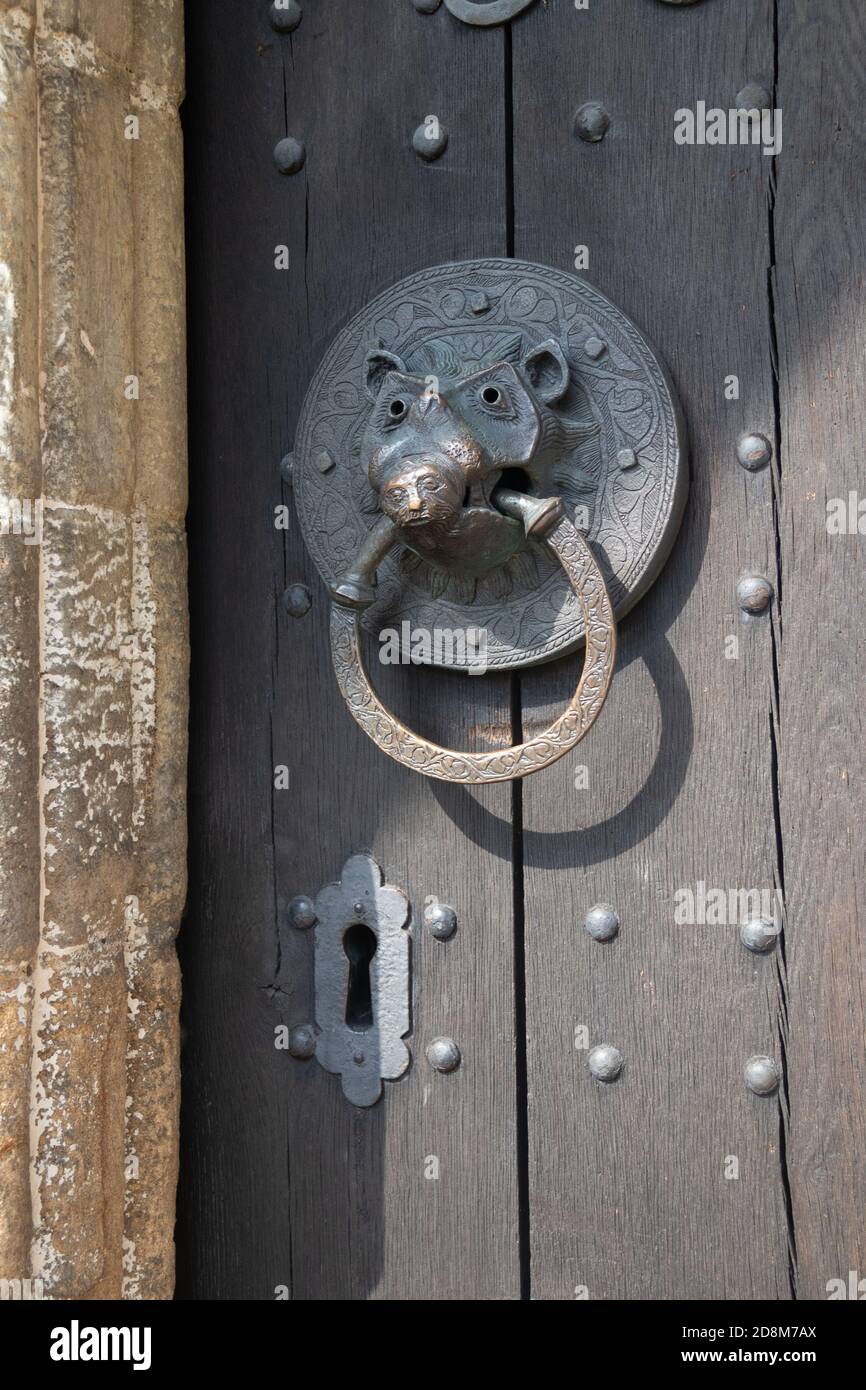 The Door Knob at Adel Church, Leeds, Yorkshire Banque D'Images