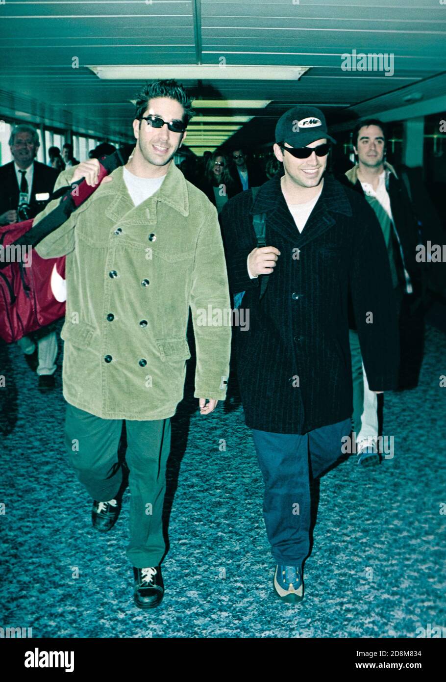 Casting de la série télévisée "Friends" arrivant à l'aéroport de Heathrow Mars 1998 Banque D'Images