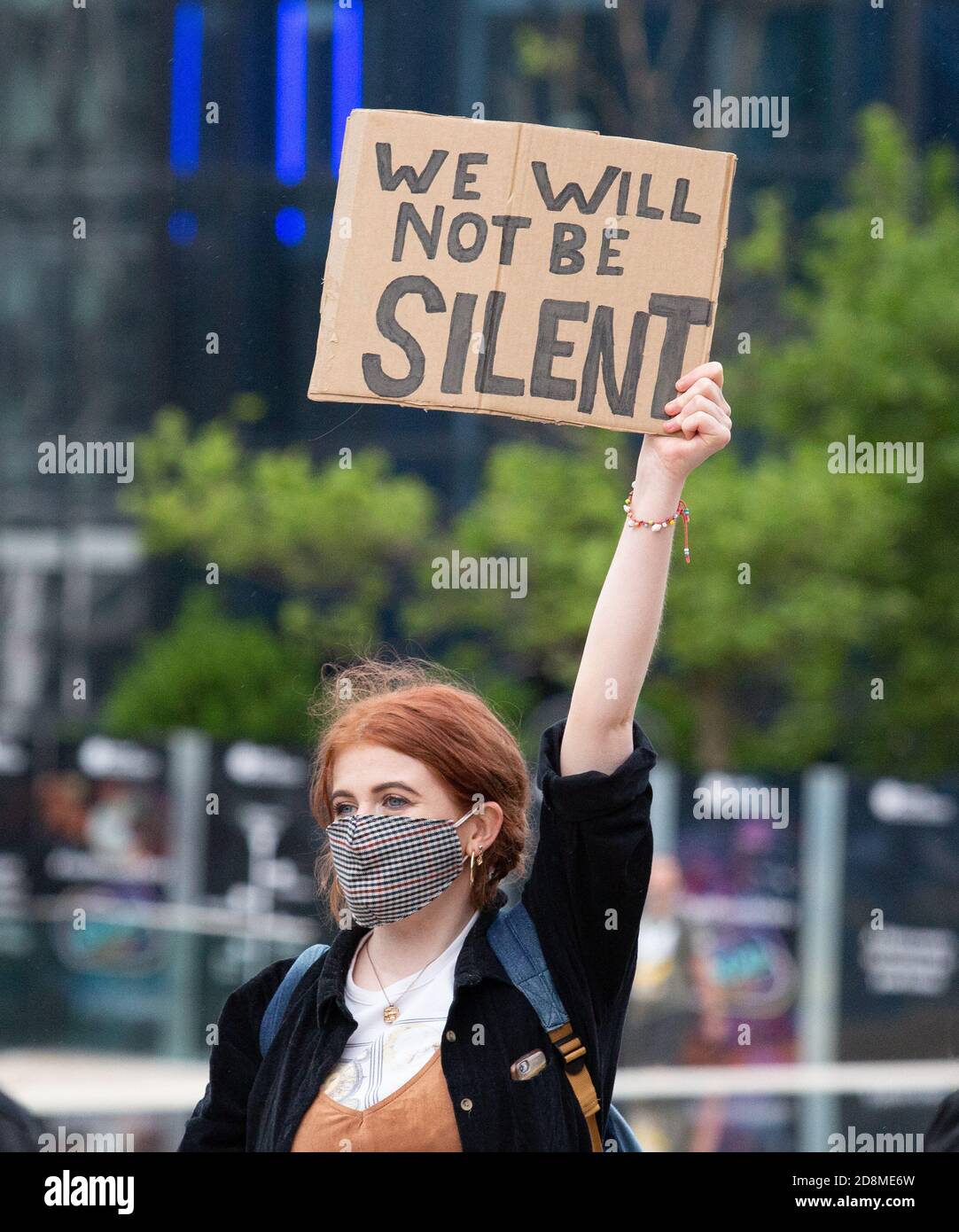 BIRMINGHAM, ROYAUME-UNI - 04 juin 2020 : Birmingham, Royaume-Uni, 4 juin 2020. Des milliers de manifestants se sont rassemblés sur la place Victoria en solidarité avec Banque D'Images
