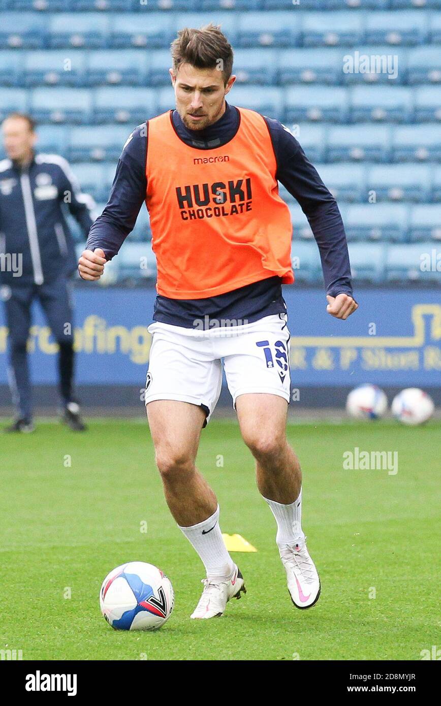 Londres, Royaume-Uni. 31 octobre 2020. Ryan Leonard de Millwall se réchauffe lors du match de championnat EFL Sky Bet entre Millwall et Huddersfield Town à la Den, Londres, Angleterre, le 31 octobre 2020. Photo de Ken Sparks. Utilisation éditoriale uniquement, licence requise pour une utilisation commerciale. Aucune utilisation dans les Paris, les jeux ou les publications d'un seul club/ligue/joueur. Crédit : UK Sports pics Ltd/Alay Live News Banque D'Images