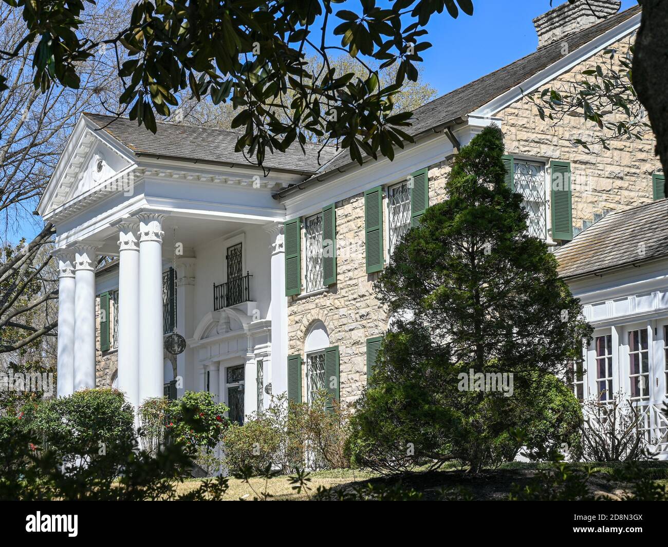 Graceland à Memphis, Tennessee. Le manoir a été construit en 1939 mais plus tard acheté par Elvis Presley. Banque D'Images