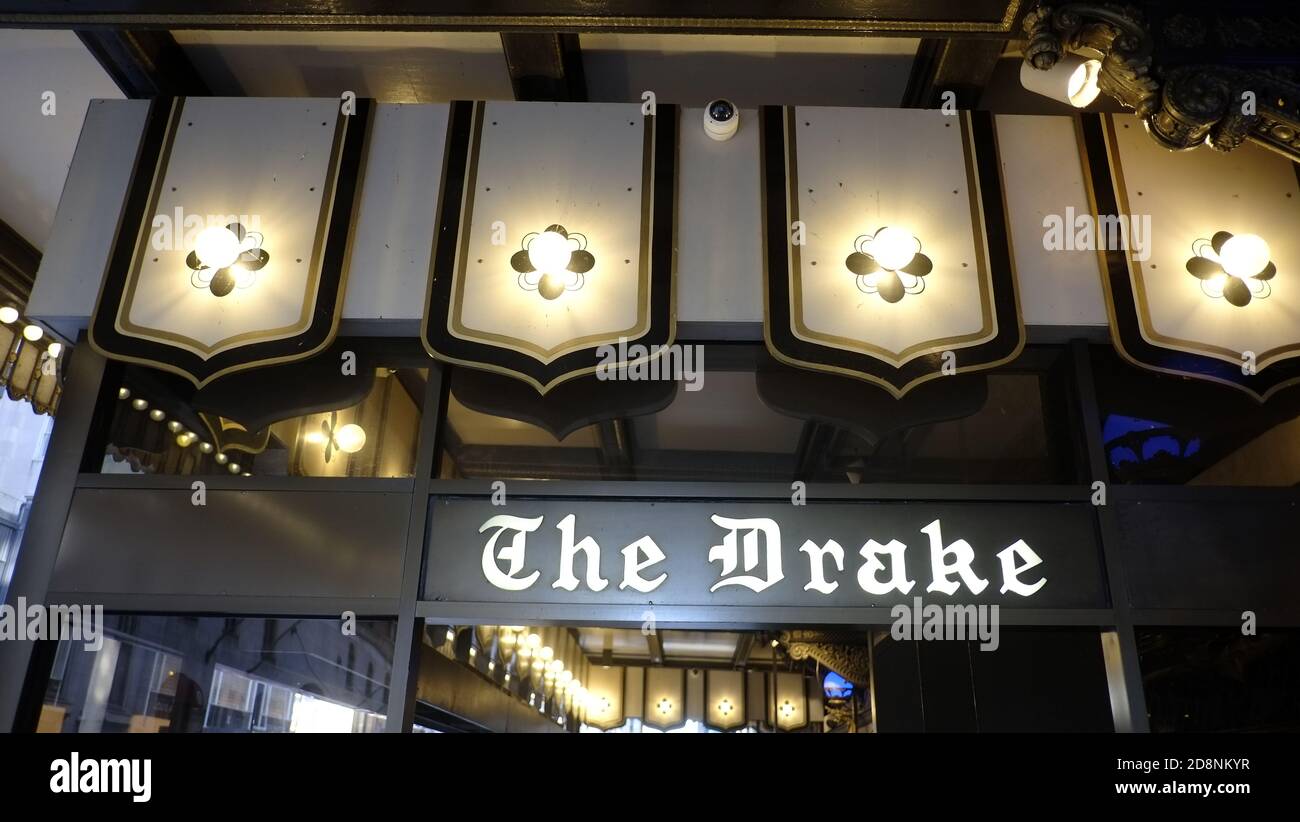 The Drake, a Hilton Hotel, 140 East Walton place, Chicago, Illinois, est un hôtel de luxe à services complets, situé au centre-ville, du côté du lac du Michigan Banque D'Images