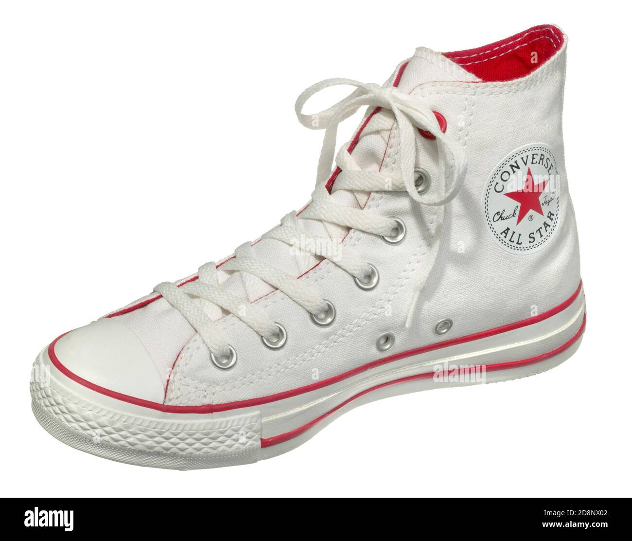 chaussure haute en croix rouge et blanche photographiée sur un arrière-plan  blanc Photo Stock - Alamy