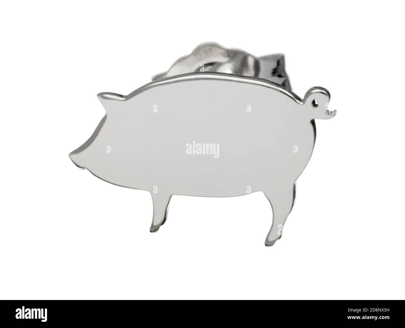 Anneau d'oreille de porc argenté conçu par Wendy Brandes photographié sur un arrière-plan blanc Banque D'Images
