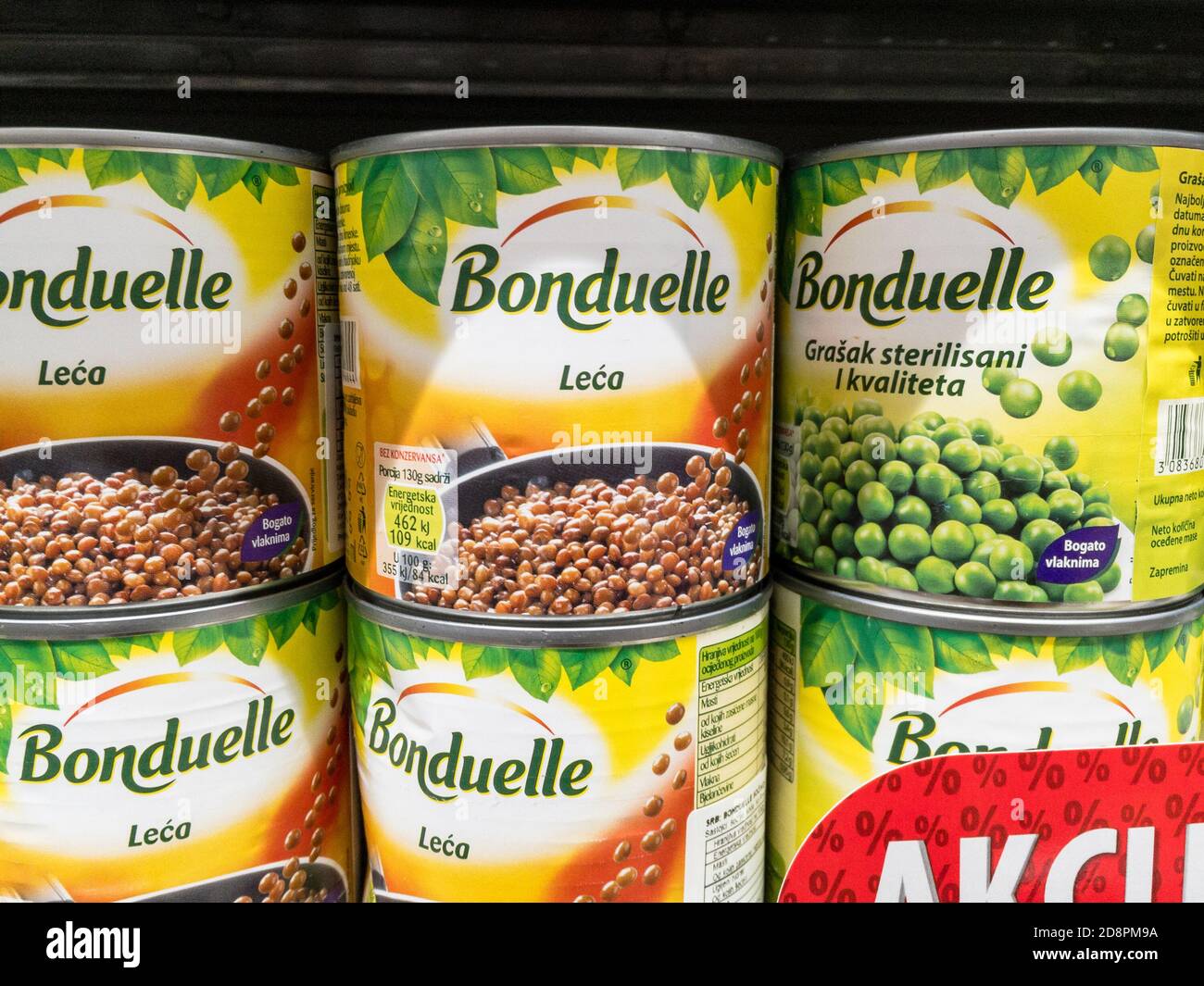 BELGRADE, SERBIE - 2 OCTOBRE 2020 : logo de Bonduelle sur les boîtes de  conserve, légumes, lentilles et pois, en vente. Bonduelle est une marque  française de p Photo Stock - Alamy