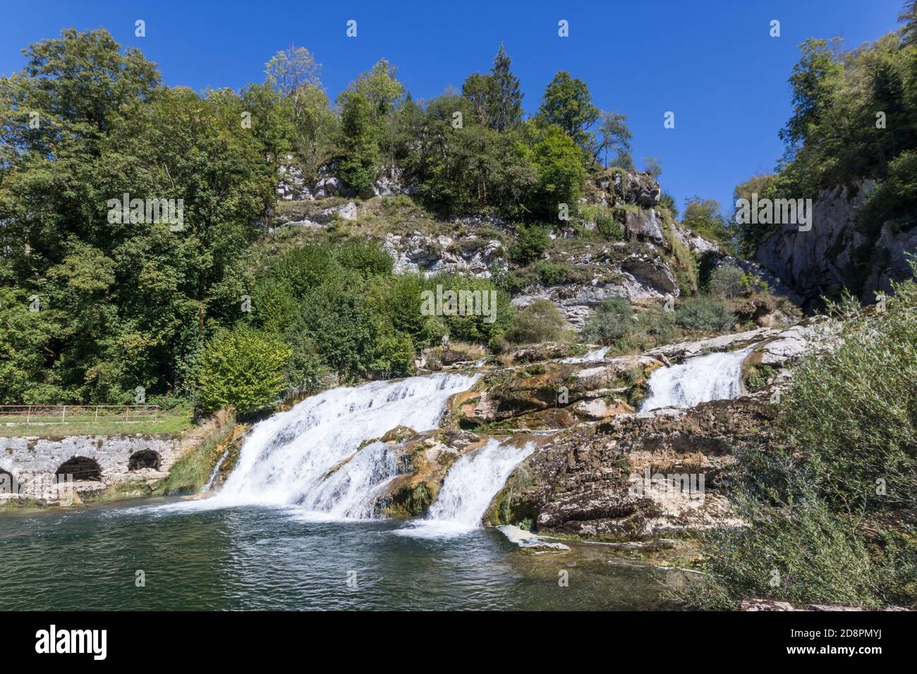 Sentier de randonnée des Pertes de l'Ain, pertes de l'Ain, Jura en France Banque D'Images