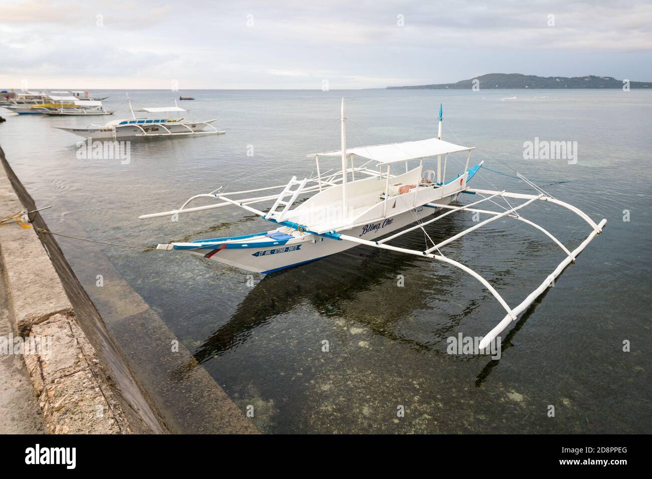 Bateau local appelé banca aux Philippines Banque D'Images