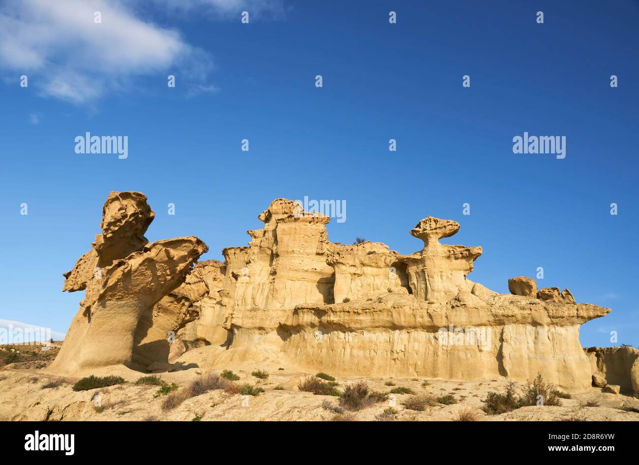 Formations géologiques de sable de Bolnuevo, situées sur la côte de la commune de Mazarron dans la région de Murcie, Espagne. Banque D'Images