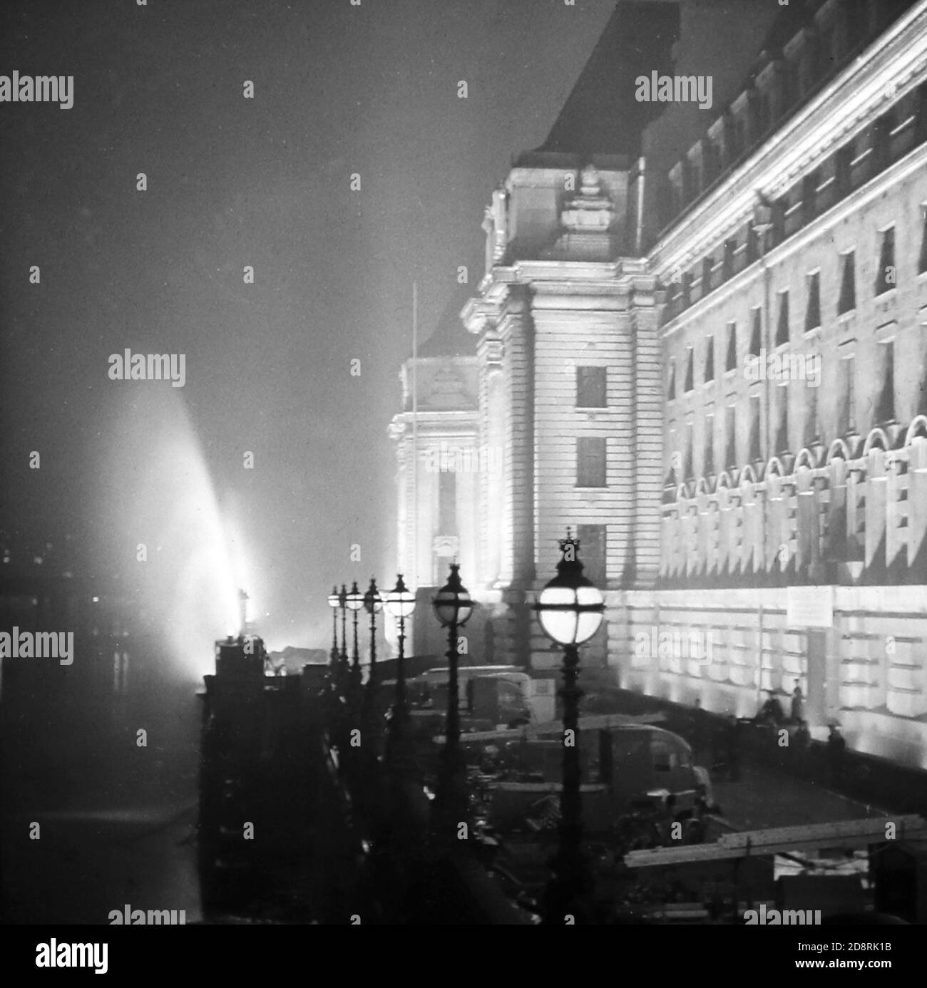 County Hall de nuit, Londres, probablement les années 1920 Banque D'Images