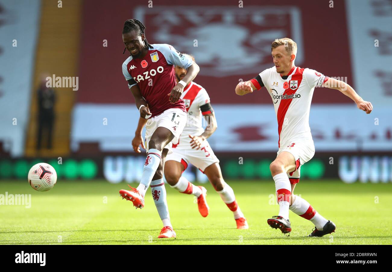 Bertrand Traore d'Aston Villa (à gauche) et James Ward-Prowse de Southampton se disputent le ballon lors du match de la Premier League à Villa Park, Birmingham. Banque D'Images Bertrand Traore d'Aston Villa (à gauche) et James Ward-Prowse de Southampton se disputent le ballon lors du match de la Premier League à Villa Park, Birmingham. Banque D'Images