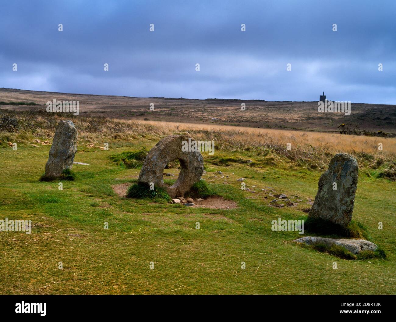 Voir ESE of Men an Tol Holed Stone, Bosullow Common, West Penwith, Cornwall, Angleterre, Royaume-Uni, associé au folklore, aux rituels de guérison et à la divination. Banque D'Images