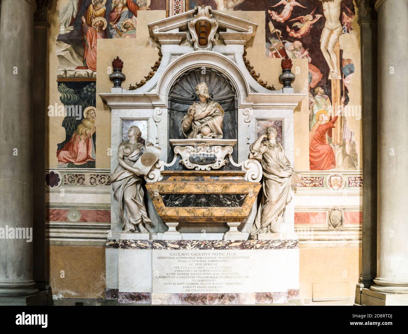 Le tombeau de Galileo di Vincenzo Bonauti de' Galilei dans la basilique de Santa Croce à Florence, Italie. Il était un célèbre astronome italien, physicien... Banque D'Images