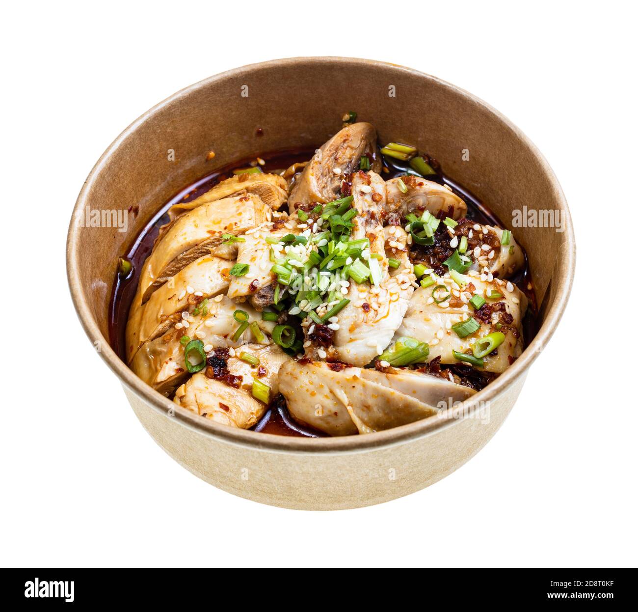 Portion de poulet de style Sichuan (morceaux de poulet bouilli avec sauce épicée de Chili, ail, coriandre, sauce dongu et oignons verts hachés et ses Banque D'Images
