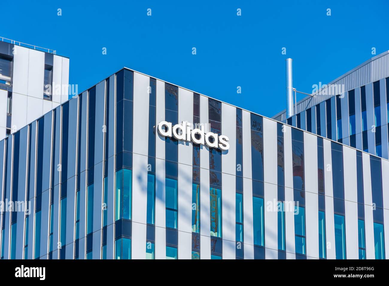 Adidas headquarters Banque de photographies et d'images à haute résolution  - Alamy