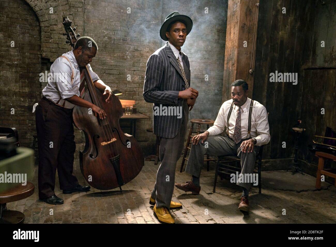 Ma Rainey's Black Bottom est un prochain film de théâtre américain réalisé par George C. Wolfe et écrit par Ruben Santiago-Hudson, basé sur la pièce du même nom par August Wilson. Produit par Denzel Washington, Todd Black et Dany Wolf, le film est centré sur une séance d'enregistrement fatidique de « Melther of the Blues » Ma Rainey en 1927 à Chicago. Il met en vedette Viola Davis et Chadwick Boseman (dans son rôle de film final), avec Glynn Turman, Colman Domingo et Michael Potts dans des rôles de soutien. Cette photographie est à usage éditorial exclusif et est protégée par les droits d'auteur de la société cinématographique et/ou du photographe désigné par Th Banque D'Images