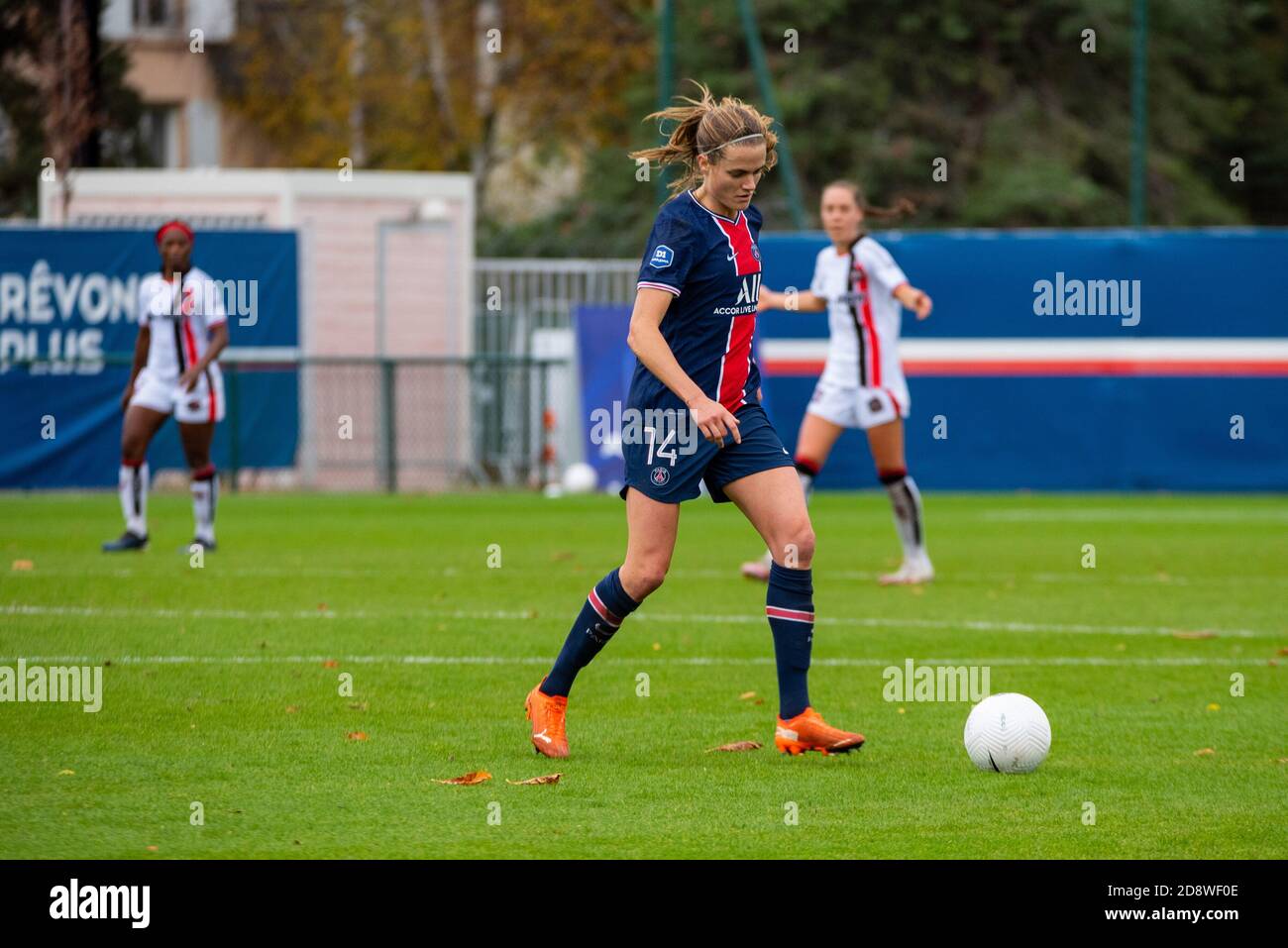 Irene Paredes de Paris Saint Germain contrôle le ballon lors du championnat de France des femmes D1 Arkema football match entre Paris Saint-Germain et FC Fleury 91 le 1er novembre 2020 au stade Georges LEF.vre à Saint-Germain-en-Laye, France - photo Antoine Massinon / A2M Sport Consulting / DPPI crédit : LM/DPPI/Antoine Massinon/Alamy Live News Banque D'Images